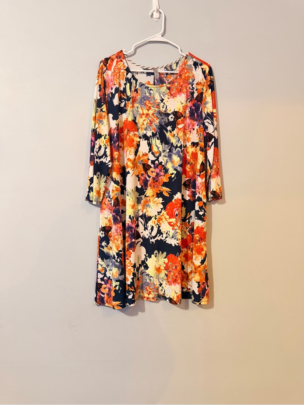 Honeyme Curvy Scoop Neck Floral Tunic in Multicolor (Orange, Navy, Green)